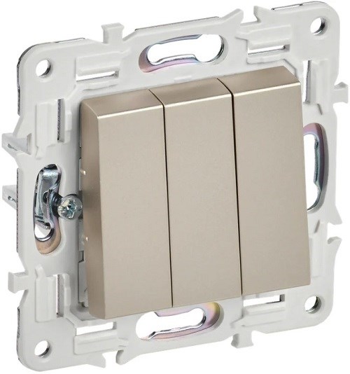 Выключатель трехклавишный  IEK SK-V30-0-10-K37 1157968