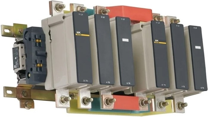 Контактор  IEK KKT73-630-230-10 1160021